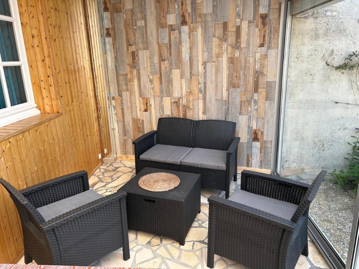 Maison Idealement Situee Pour Les *