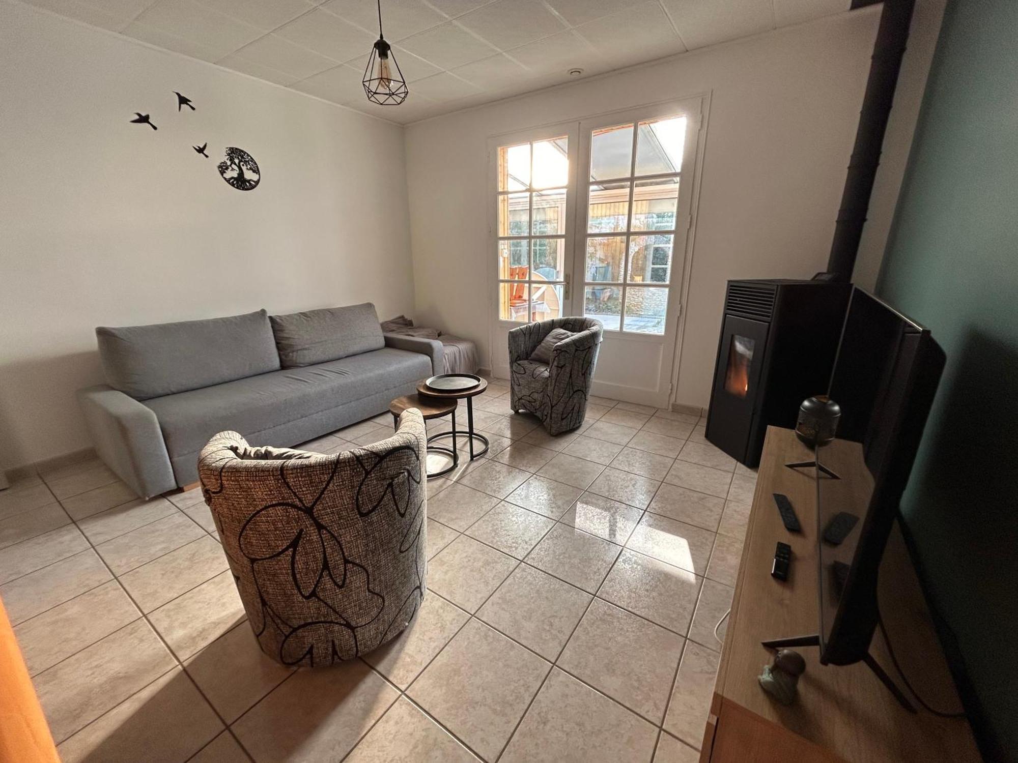 Maison Idealement Situee Pour Les *